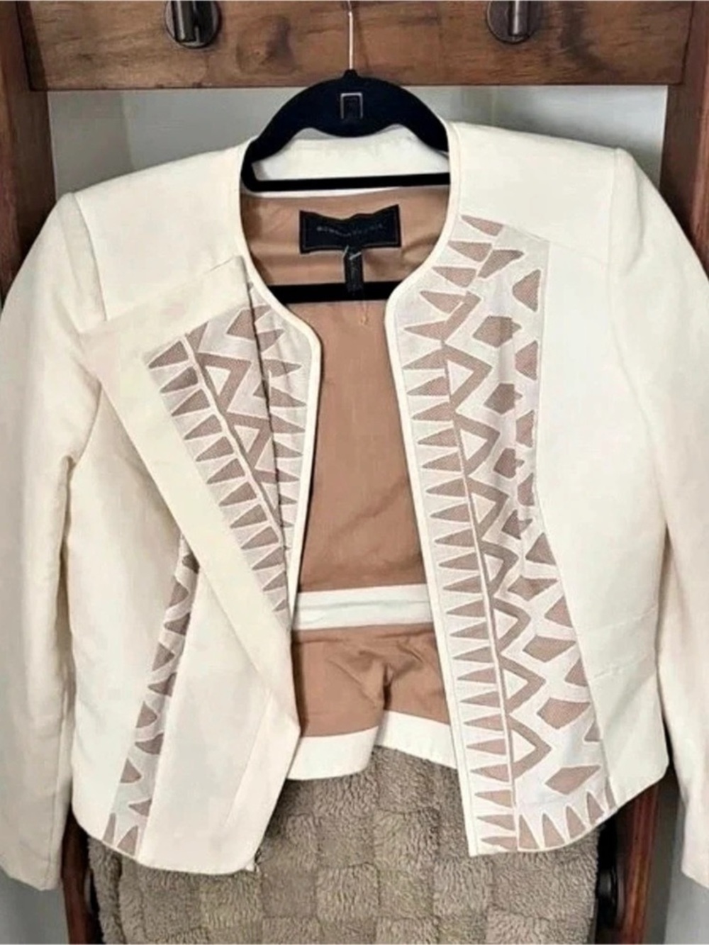 BCBGMAXAZRIA Geometric Embellished Jacket in White & Pink Size Small Like